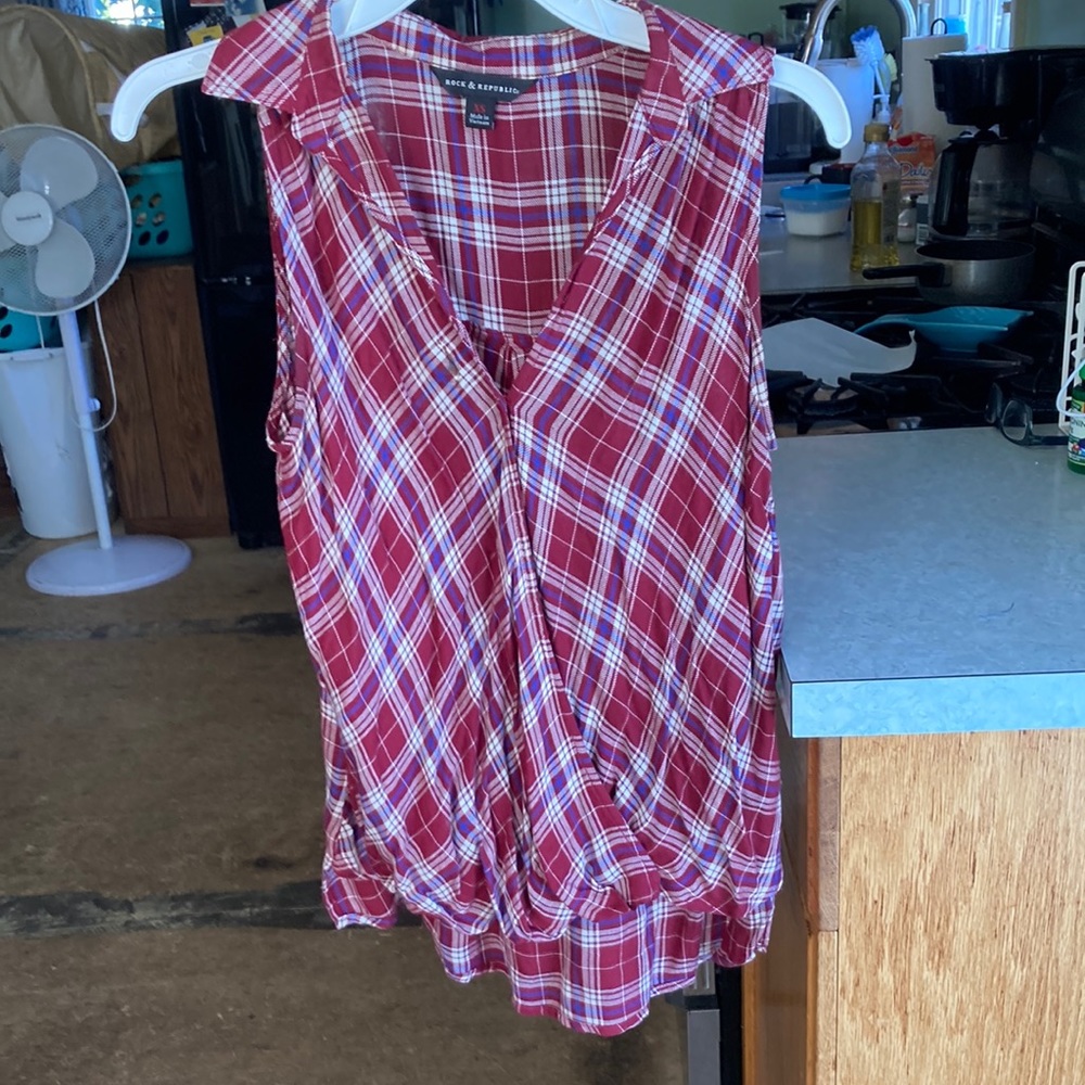 Adorable plaid top!